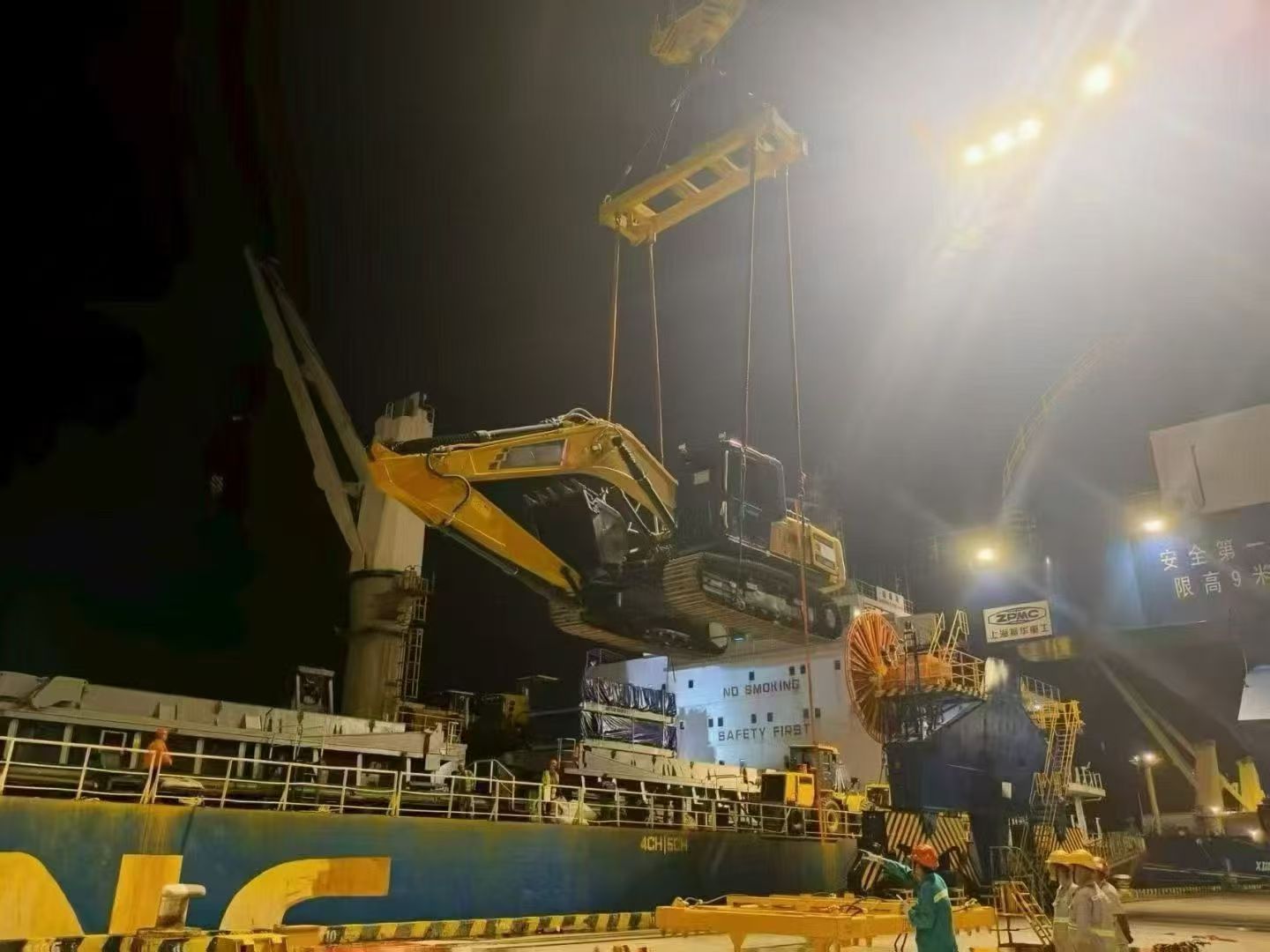 Night Container Lashing